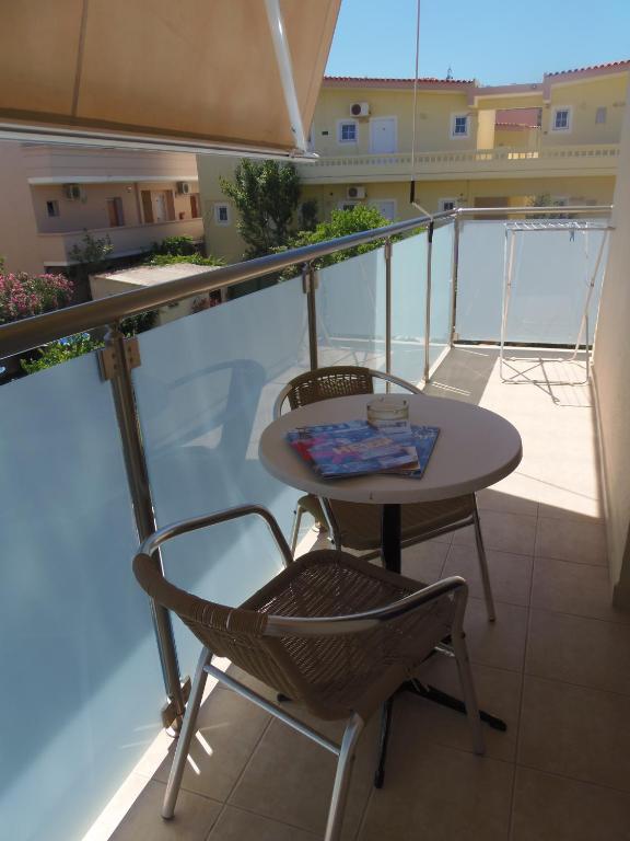 Angelica Studios&Apartments Agia Marina Habitación foto